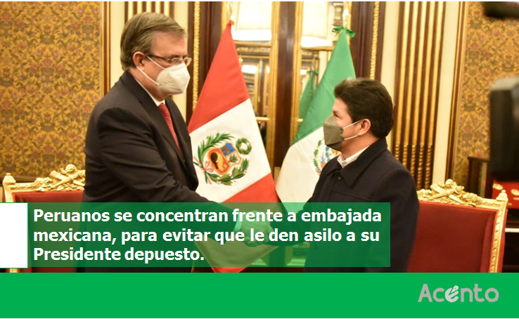 Peruanos se concentran en Embajada de México en Perú, para impedir asilo a presidente peruano depuesto.